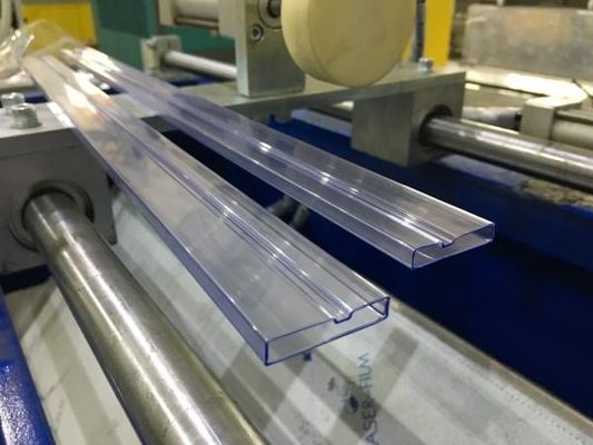 2-5M / Min IC أنبوب PVC الشخصي بثق خط البثق آلة